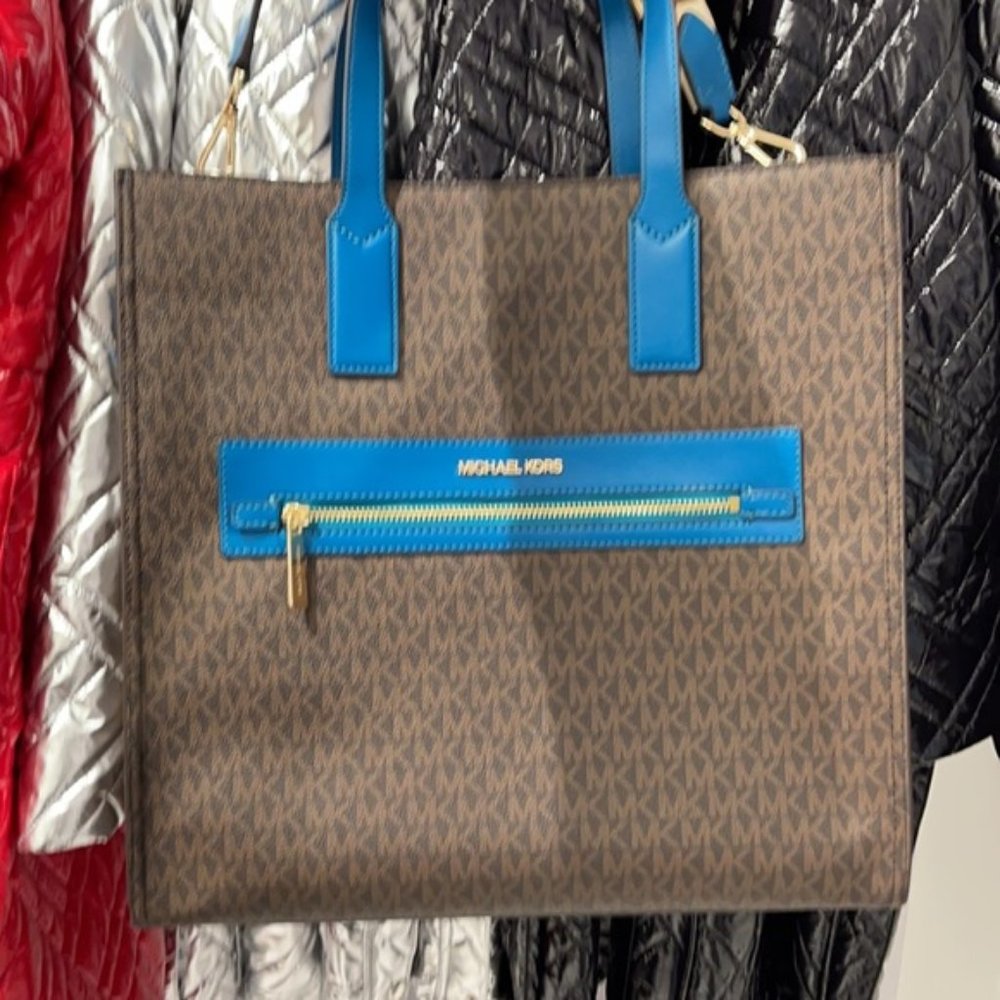 Michael Kors Kenly Large Tote - Picture 16 of 16